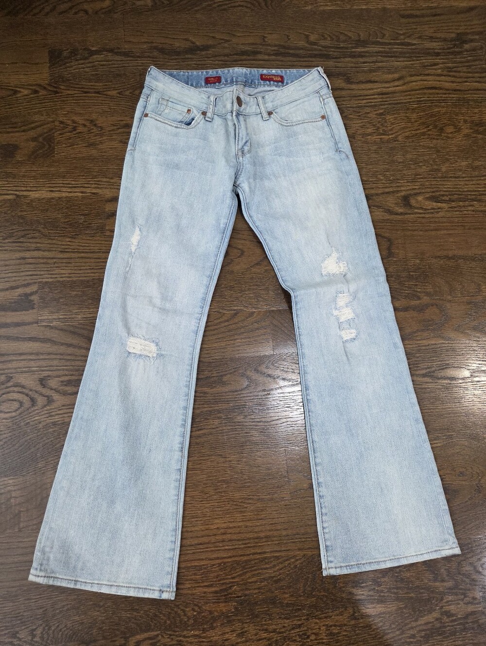 Express Low RiseLight Wash Distressed Women’s Jeans Sz.4